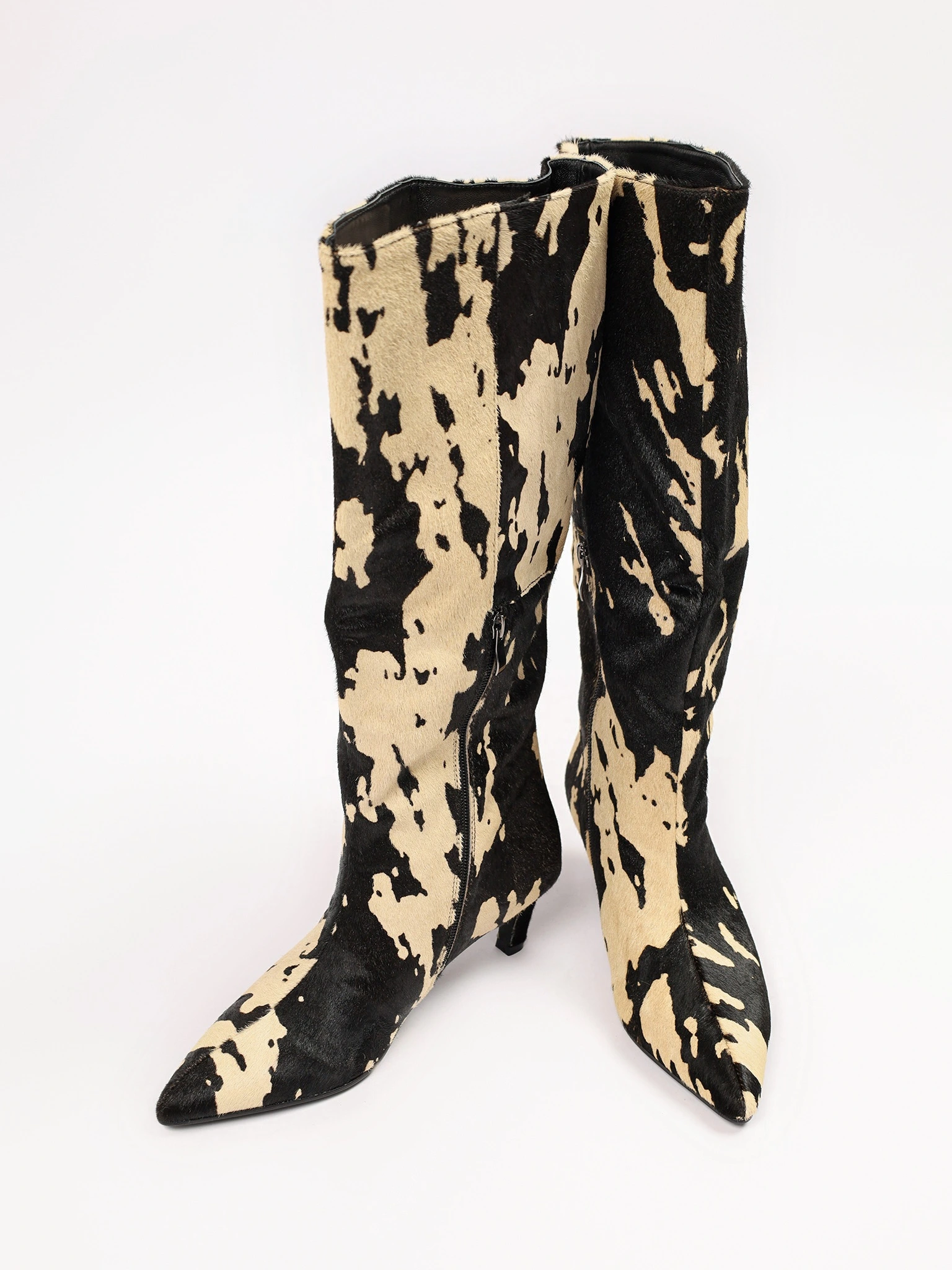 Сапоги с абстрактным рисунком на среднем каблуке